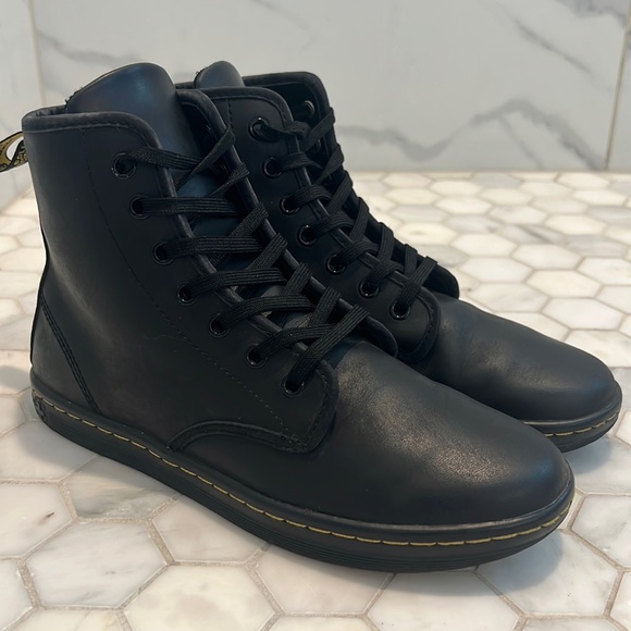 Dr. Martens Shoes - Dr. Martens Shoreditch BLACK GREASY LAMPER BOOT Lace Up Combat Boots Women’s 8